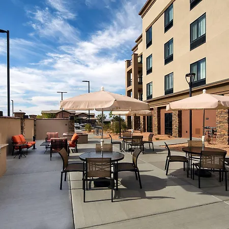 Hampton Inn & Suites Page - Lake Powell-2