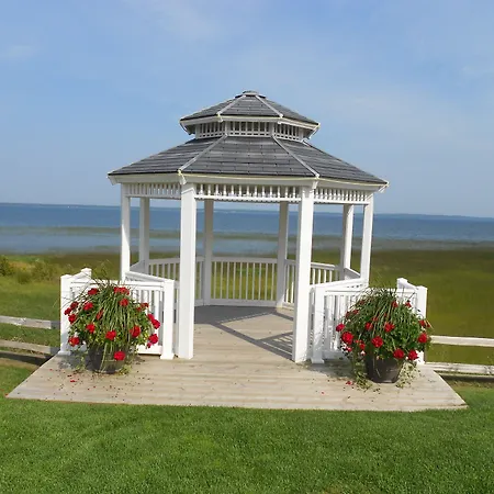 Terrace Bay Hotel - Lakefront-2