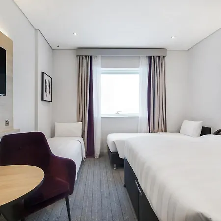 Premier Inn Dubai International Airport - An Emirates Group Company-3