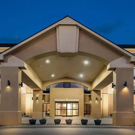 Days Inn & Suites By Wyndham Cedar Rapids-2