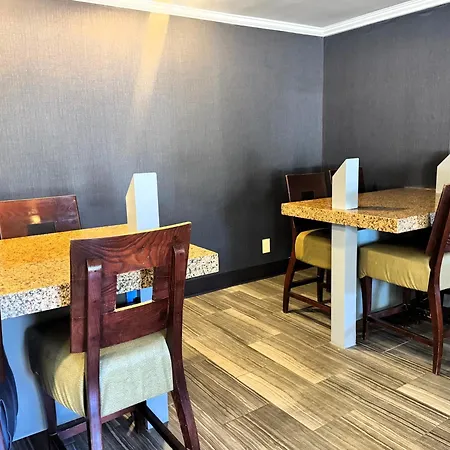 Baymont By Wyndham Meridian-2