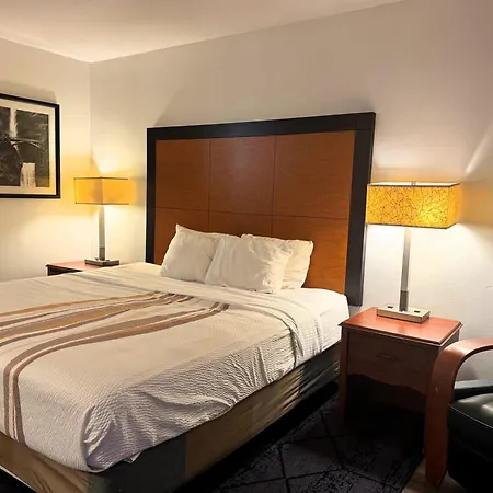 Baymont By Wyndham Meridian-3