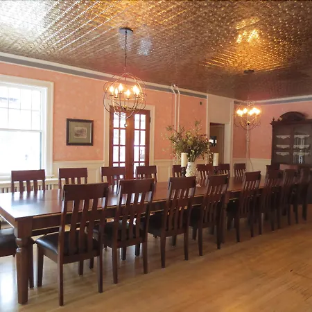 Carriage House Bed & Breakfast-3