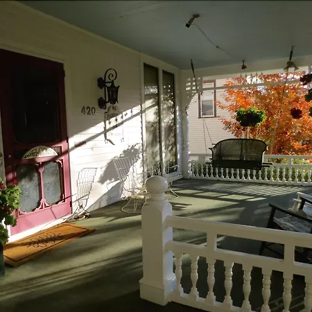 Carriage House Bed & Breakfast-2