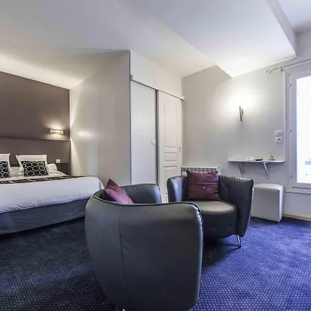 Un Hotel sur le Port-2
