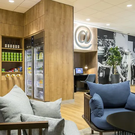 Courtyard By Marriott Edinburgh West-2