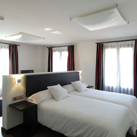 Hotel Cienbalcones-2