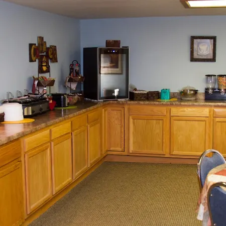 Cottonwood Inn & Suites-2