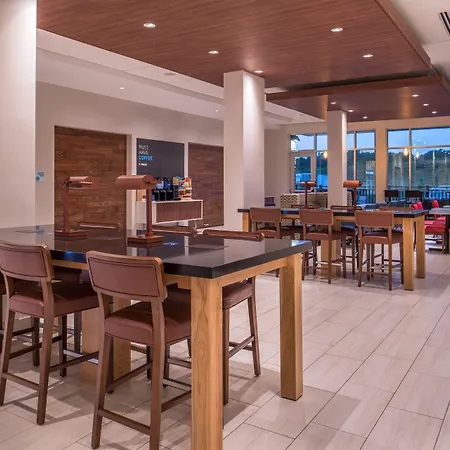 Holiday Inn Express & Suites Farmville By Ihg-3