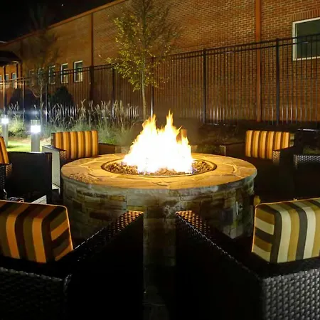 Courtyard By Marriott Lagrange-2