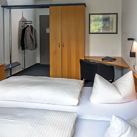 Median Hotel Garni-2