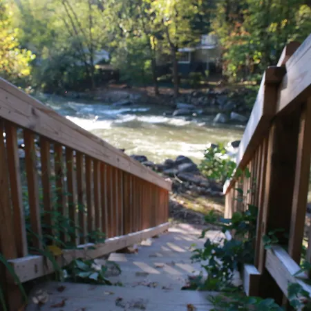 Riverside Lodge At Chimney Rock-2