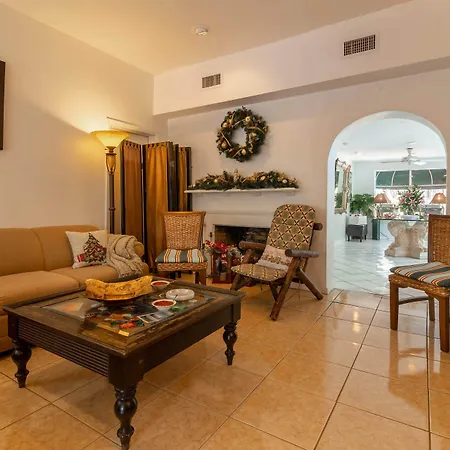 Suite Dreams Inn By The Beach-2