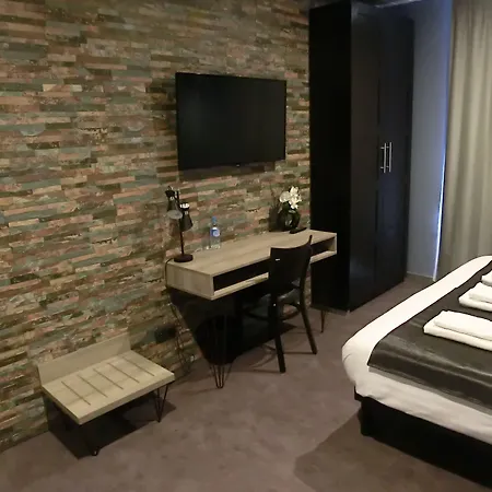 Hotel Sur Le Quai-3