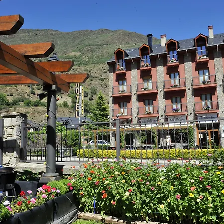 Hotel y Hostal Vall d Aneu-3