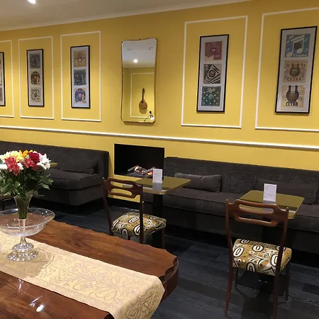 Caruso Place Luxury Rooms & Suites-3