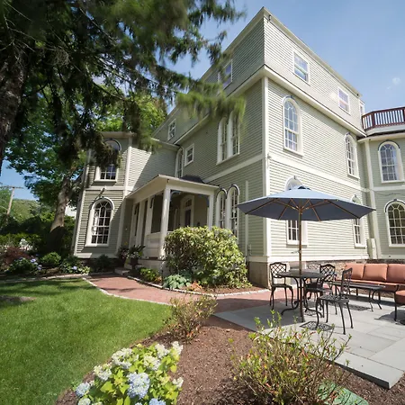 Serenity Inn Newport-3
