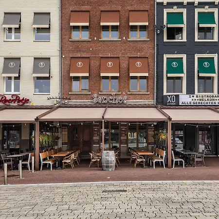 Hotel Roermond Next Door-3
