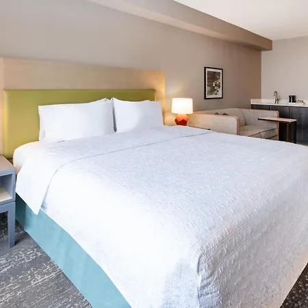 Hampton Inn & Suites By Hilton- Newark Airport Elizabeth-3