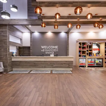 Hampton Inn & Suites By Hilton- Newark Airport Elizabeth-3