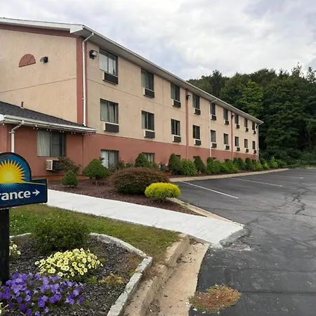 Days Inn By Wyndham Torrington-2