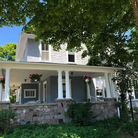 Charlevoix House-3