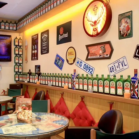 Barri Antic Hostel & Pub-2