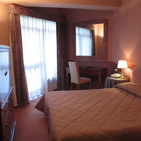Mini Palace Hotel-3