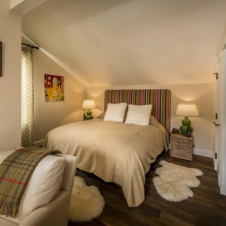 Dunton Town House Hotel-2