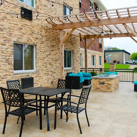 Clarion Pointe Bettendorf - Quad Cities-2