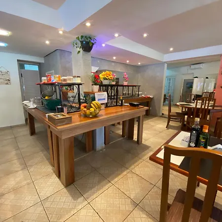 Flat estudio 110 Amarilis Riviera de São Lourenço, 03 piscina climatizada, serviço de hotelaria, limpesa e troca de toalhas diária, carregador veiculo elétrico e servico de praia finais de semana WiFi 500-2