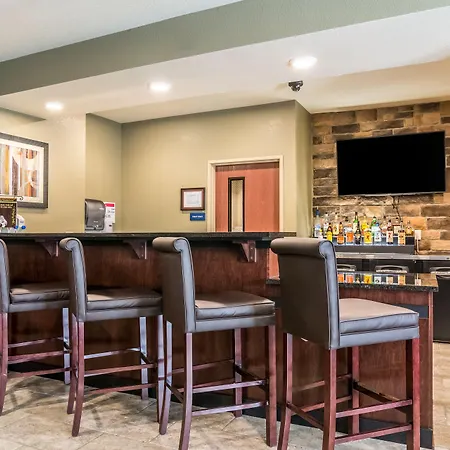 Cobblestone Hotel & Suites - Torrington-2