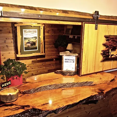 Yellowstone Village Inn And Suites-2