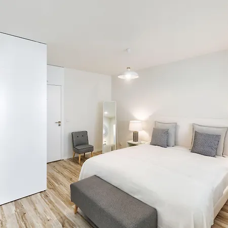 Jr Studios & Suites I Rius I-2
