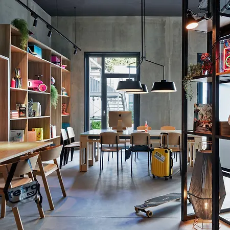 Moxy Hamburg City-3