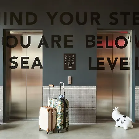 Moxy Amsterdam Schiphol Airport-2