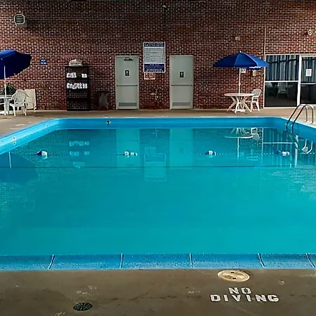 Norwood Inn & Suites La Crosse-3
