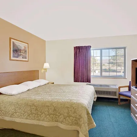 Super 8 By Wyndham Battle Mountain-3
