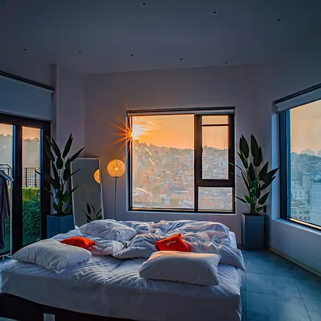 Glue Hotel-2