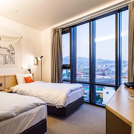 Glue Hotel-2