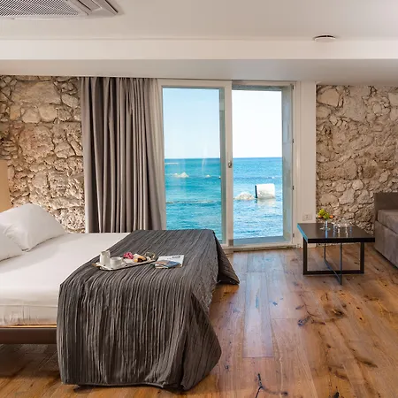 Re Dionisio Luxury Suites-2