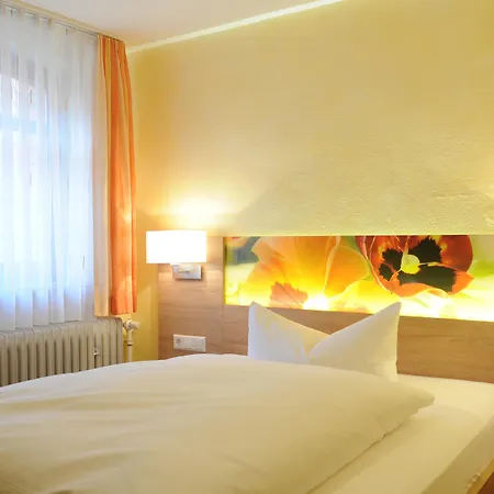 Hotel & Restaurant Post-2