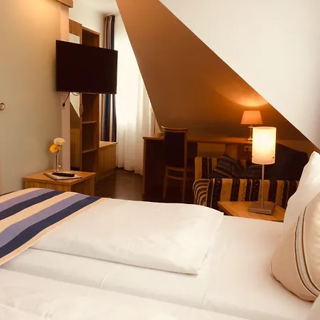 Hotel Triton-2