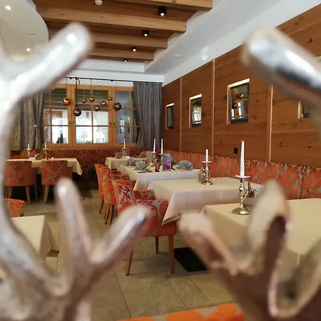 Berghotel Der Koenigsleitner - Adults Only-2