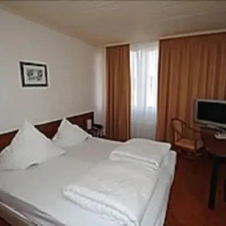 Hotel Alpha-2