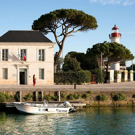 Un Hôtel En Ville-2