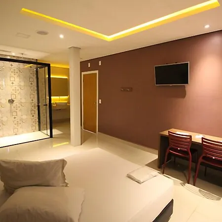 Plaza Motel (Adults Only)-3