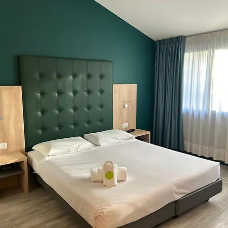 Green Hotel-2