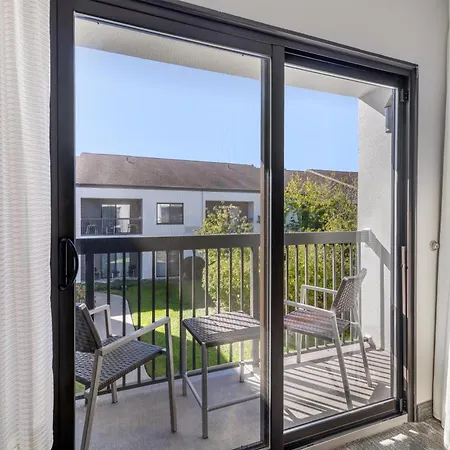 Sonesta Select Newport Middletown-3