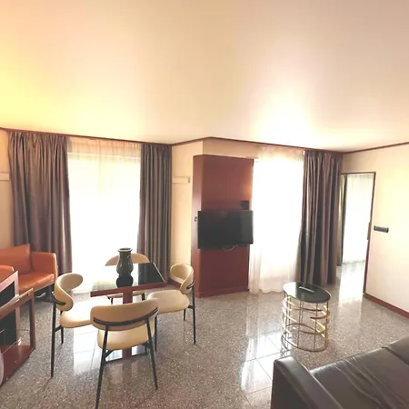 Goldstar Resort & Suites-2